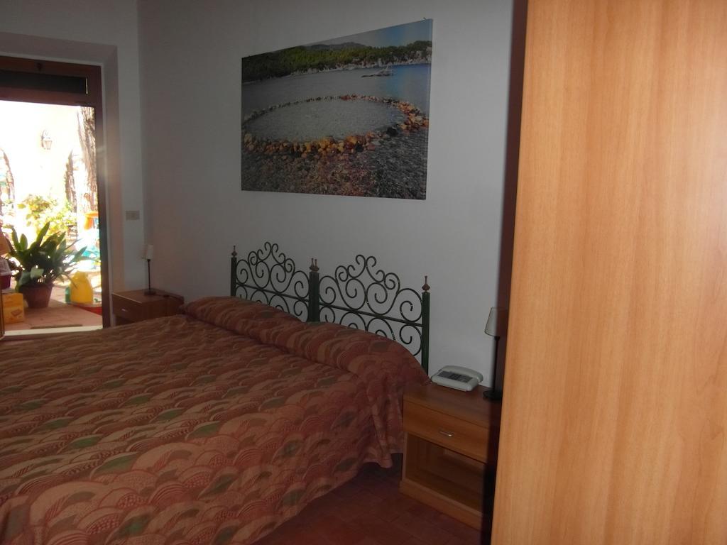 Hotel Villa Nettuno Marina di Campo Bilik gambar